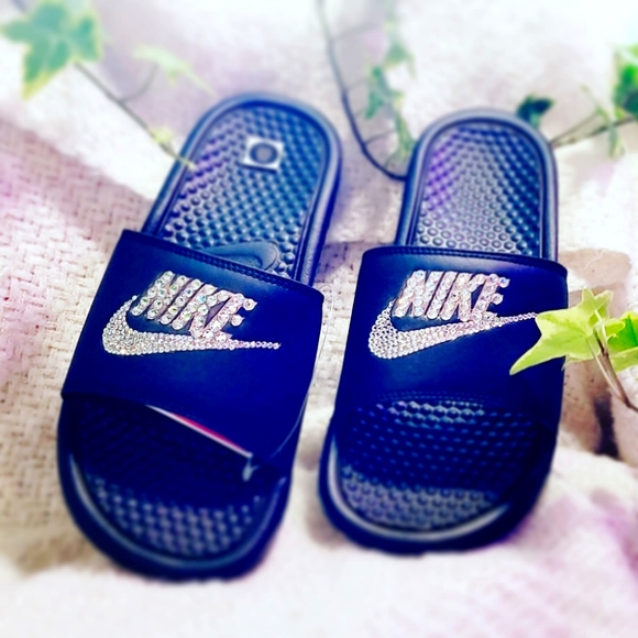 Custom One-Of-A-Kind Rhinestone Nike Slide - Picture 1 of 1